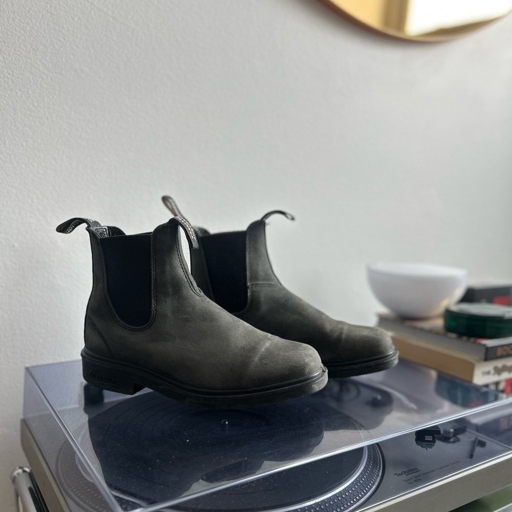 Rustic Black Blundstone Boots US Women 7.5, AU 4.5, Style 1308 Chelsea Boot